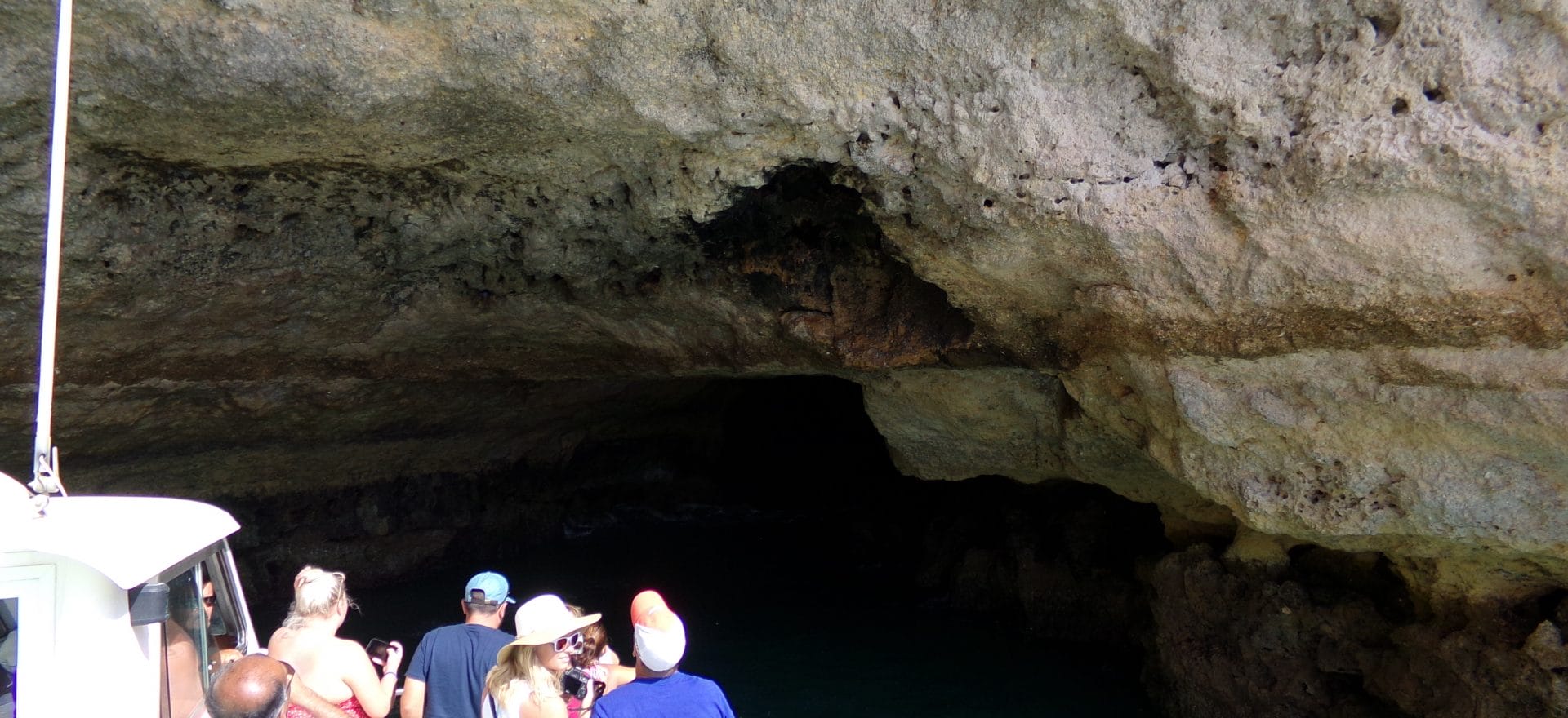 boat-trips-albufeira-caves-2-1920x880